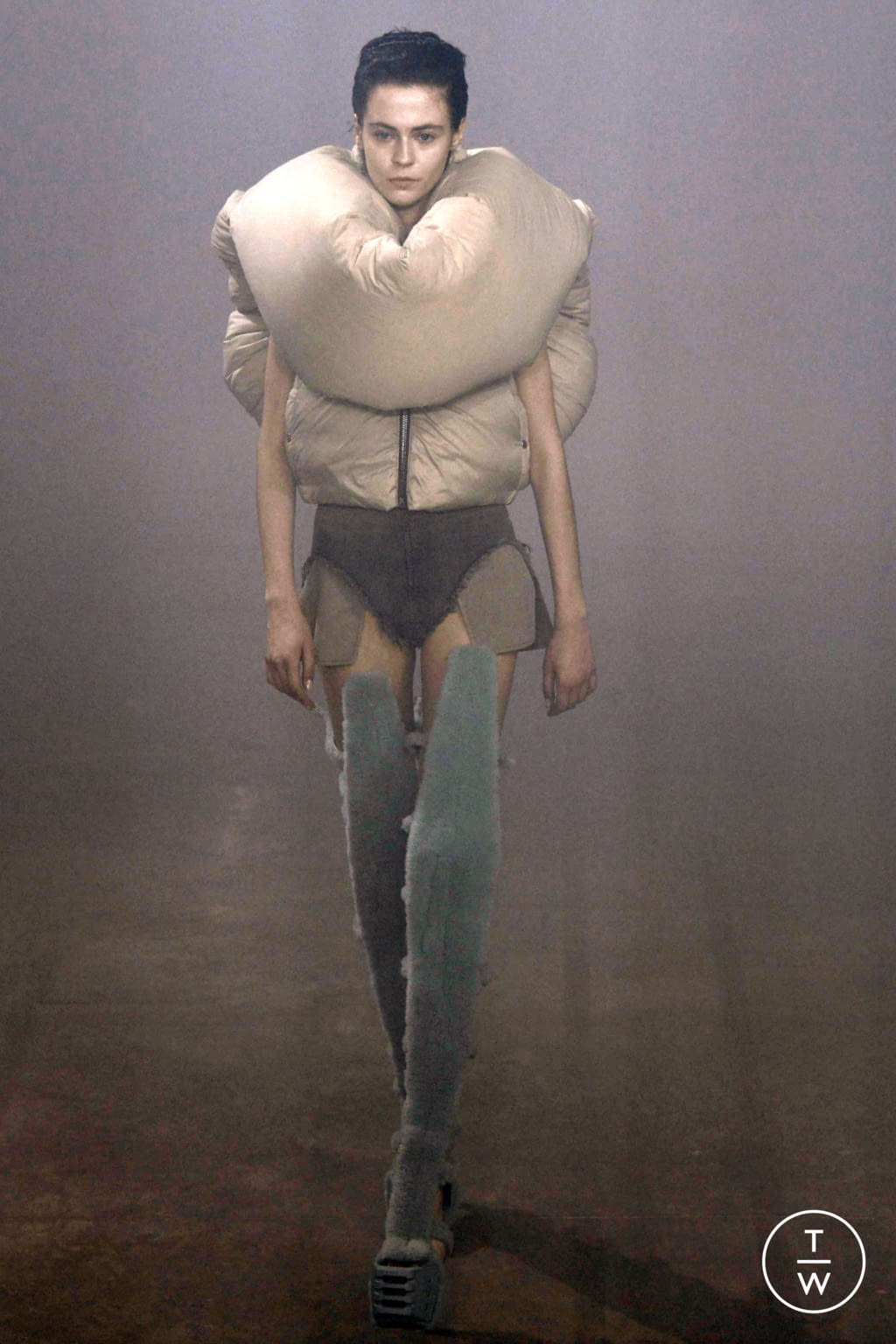 Fashion Week Paris Fall/Winter 2022 look 45 from the Rick Owens collection 女装
