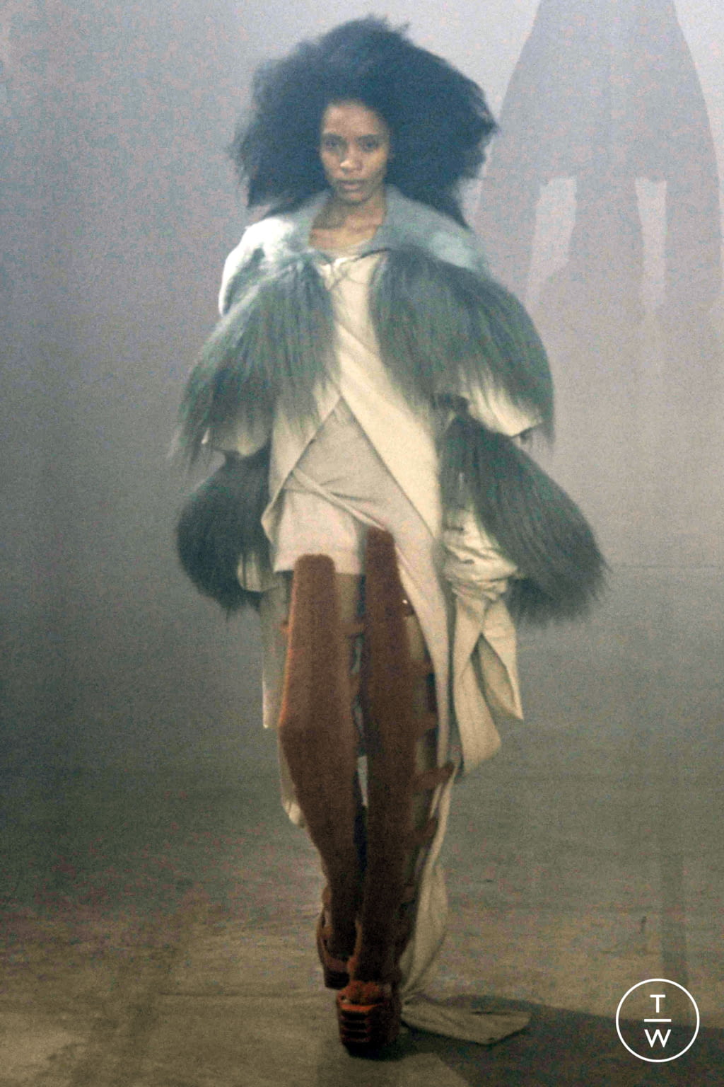 Fashion Week Paris Fall/Winter 2022 look 46 from the Rick Owens collection womenswear