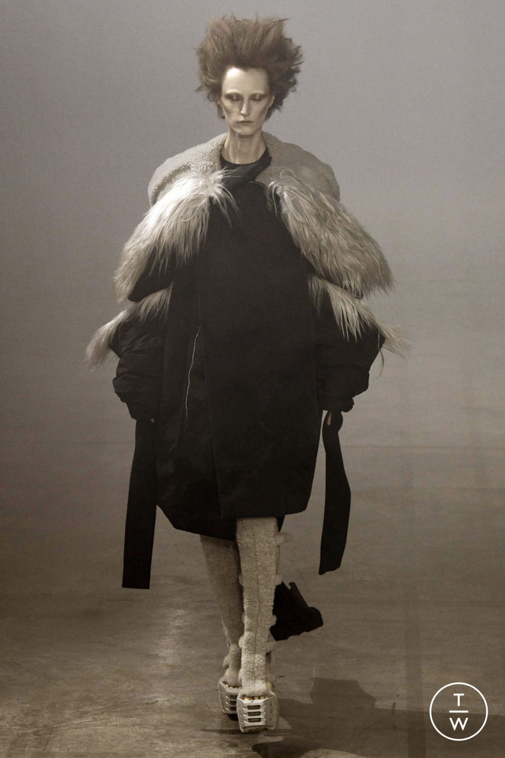 Fashion Week Paris Fall/Winter 2022 look 50 from the Rick Owens collection womenswear