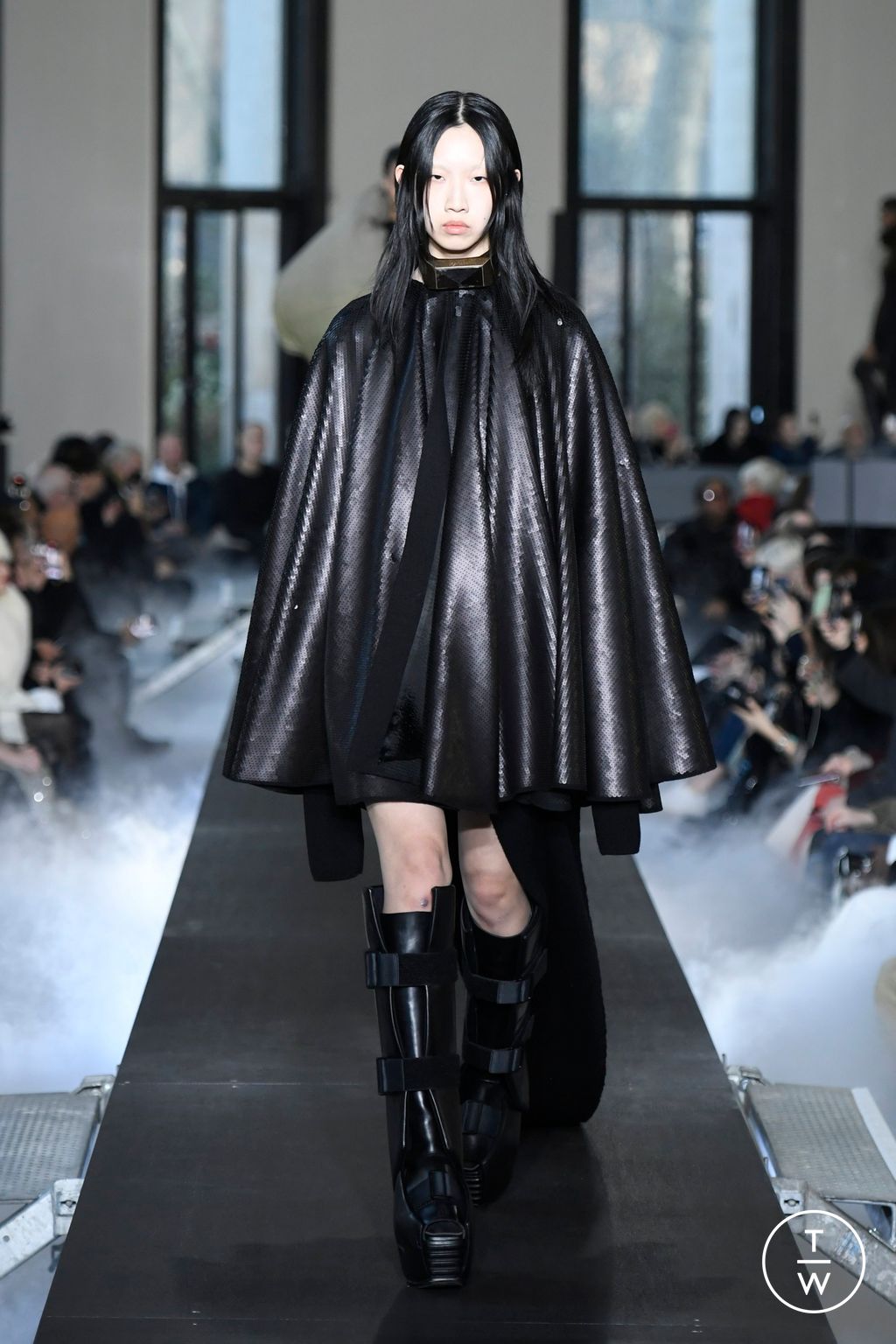 Fashion Week Paris Fall/Winter 2023 look 3 from the Rick Owens collection womenswear