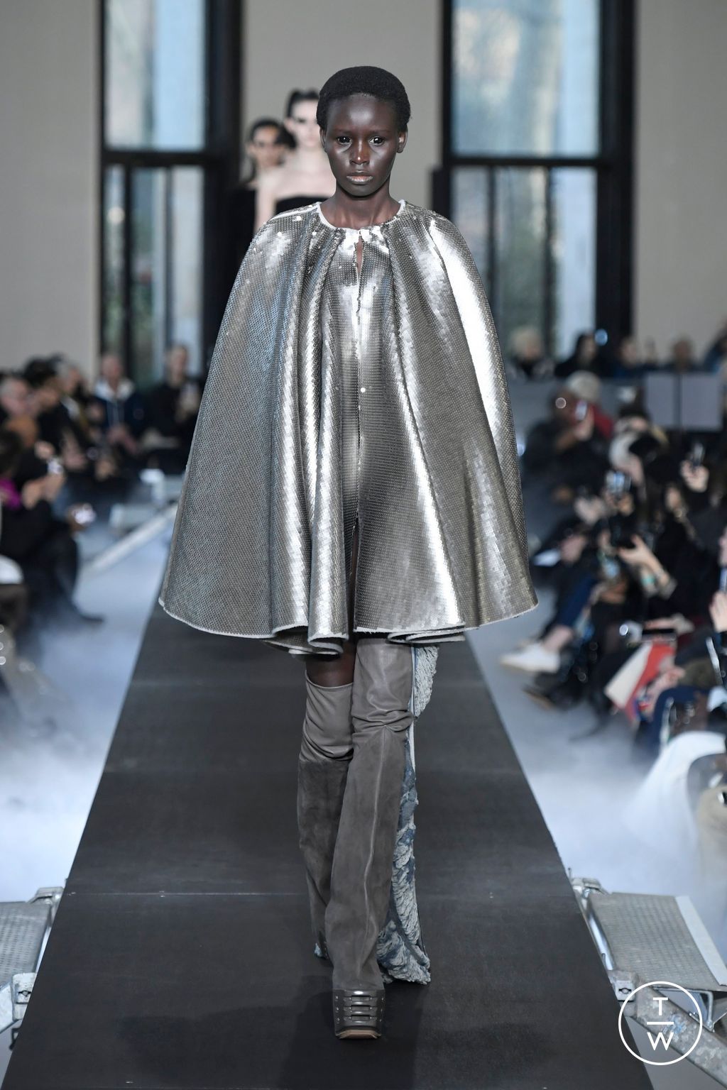 Fashion Week Paris Fall/Winter 2023 look 10 de la collection Rick Owens womenswear
