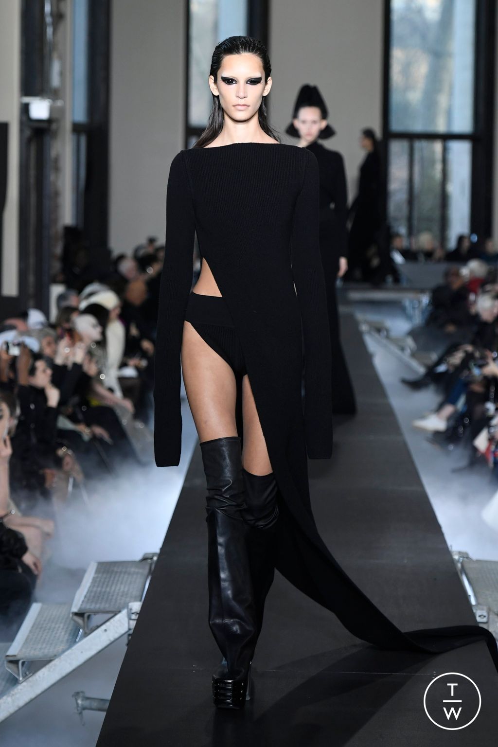 Fashion Week Paris Fall/Winter 2023 look 12 de la collection Rick Owens womenswear