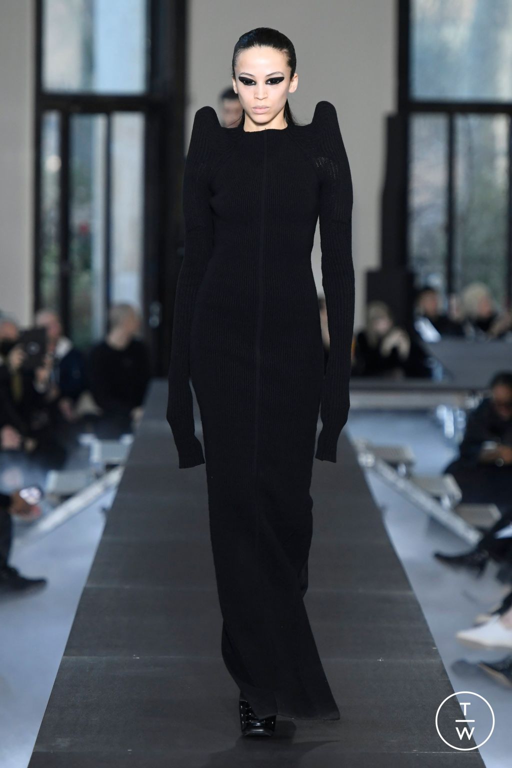 Fashion Week Paris Fall/Winter 2023 look 14 de la collection Rick Owens womenswear