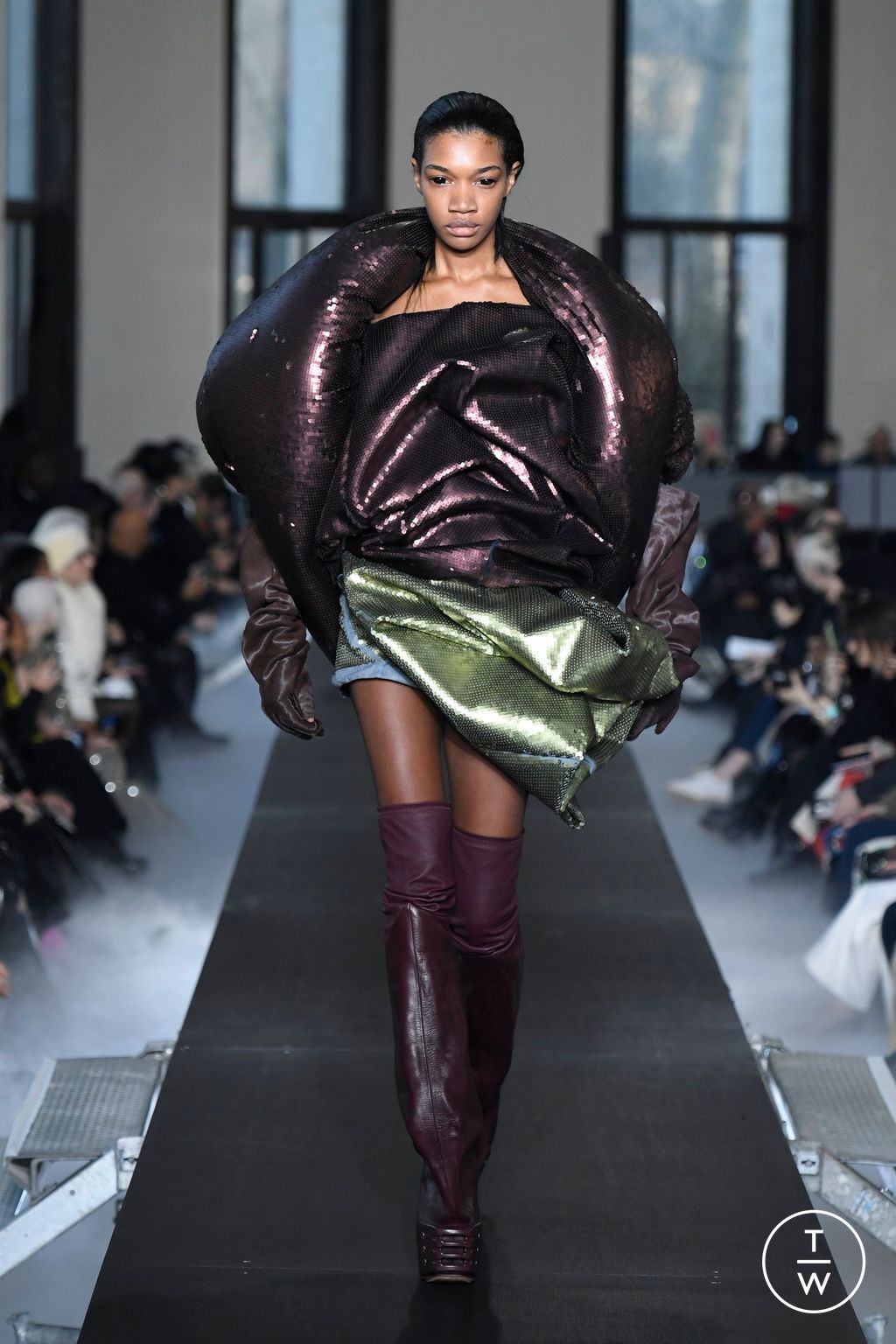 Fashion Week Paris Fall/Winter 2023 look 26 de la collection Rick Owens womenswear