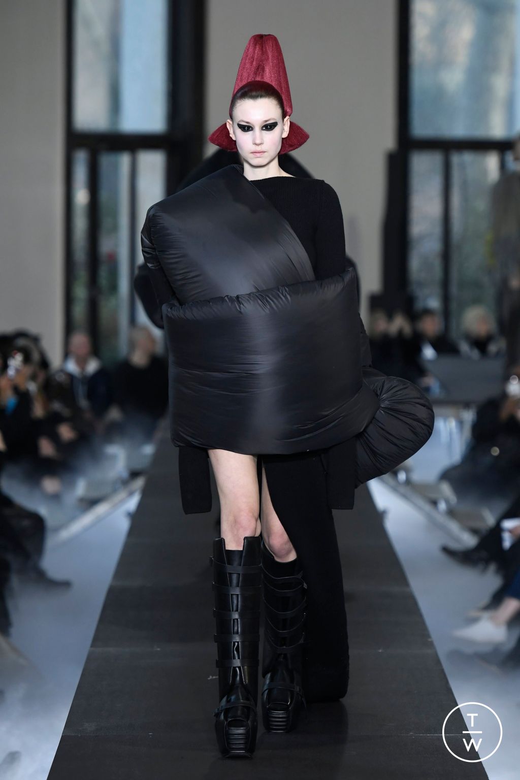 Fashion Week Paris Fall/Winter 2023 look 30 de la collection Rick Owens womenswear