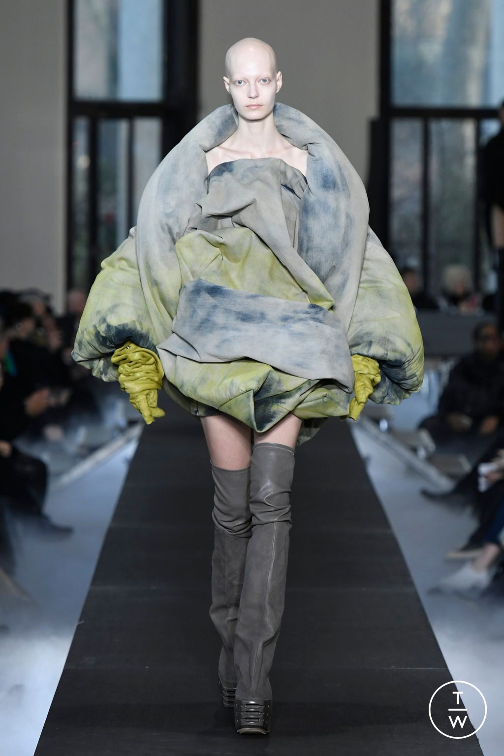 Fashion Week Paris Fall/Winter 2023 look 32 de la collection Rick Owens womenswear
