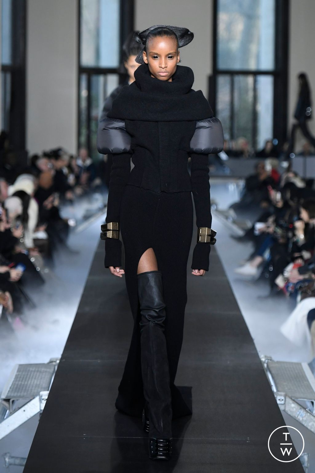 Fashion Week Paris Fall/Winter 2023 look 36 de la collection Rick Owens womenswear