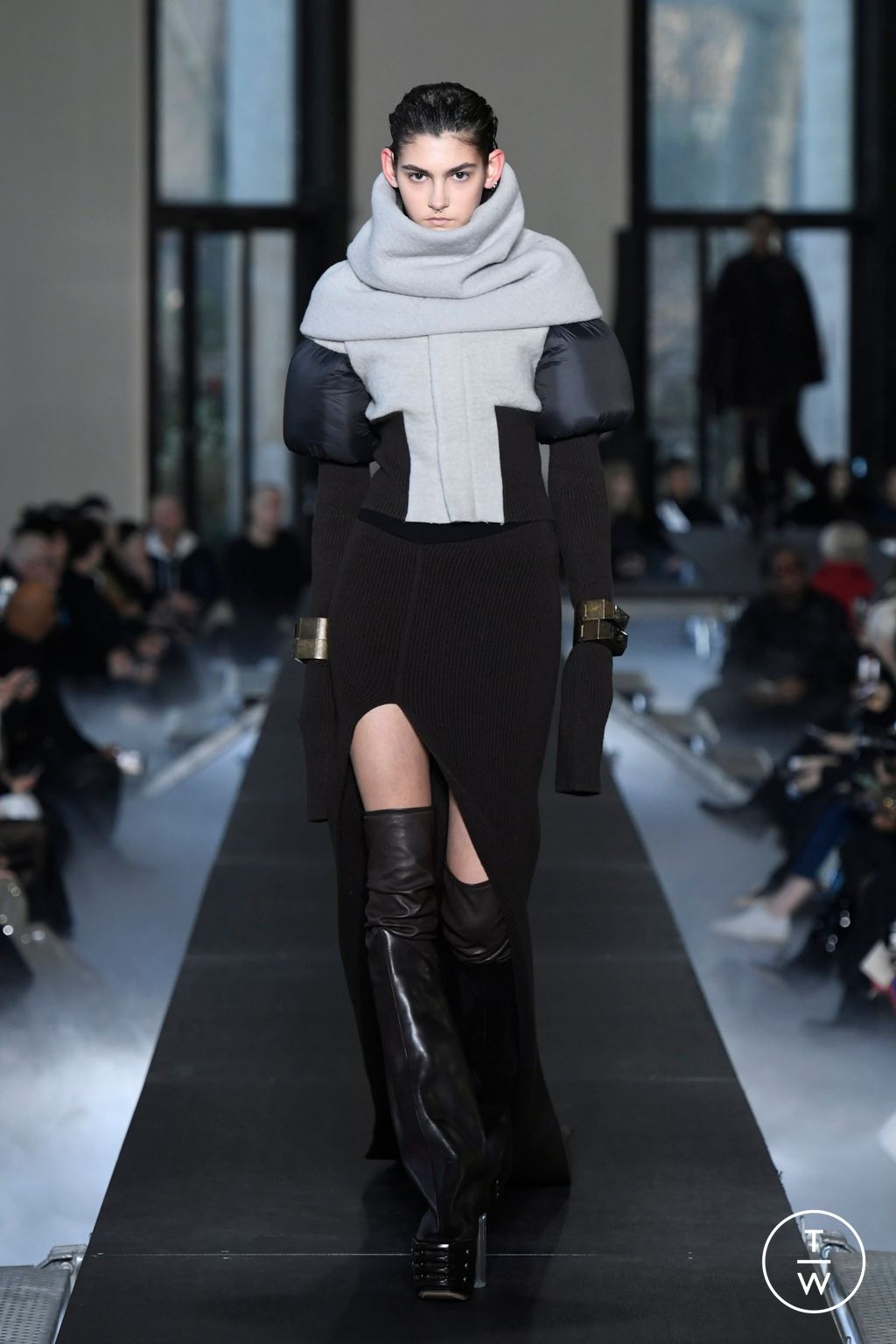 Fashion Week Paris Fall/Winter 2023 look 38 de la collection Rick Owens womenswear