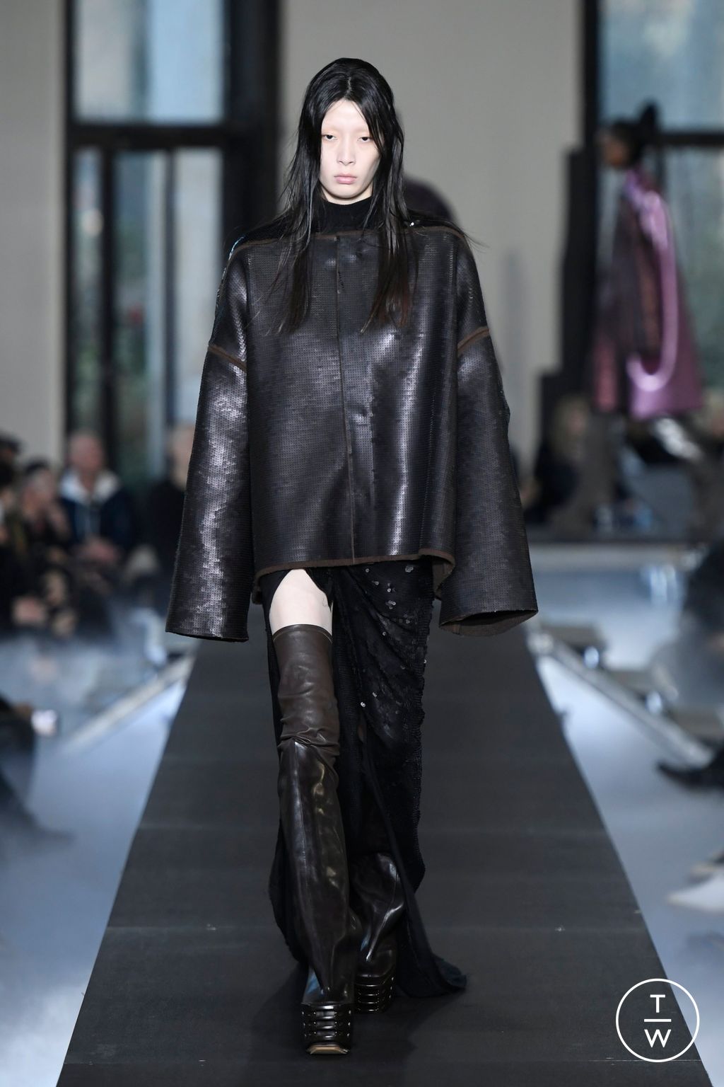 Fashion Week Paris Fall/Winter 2023 look 39 from the Rick Owens collection womenswear