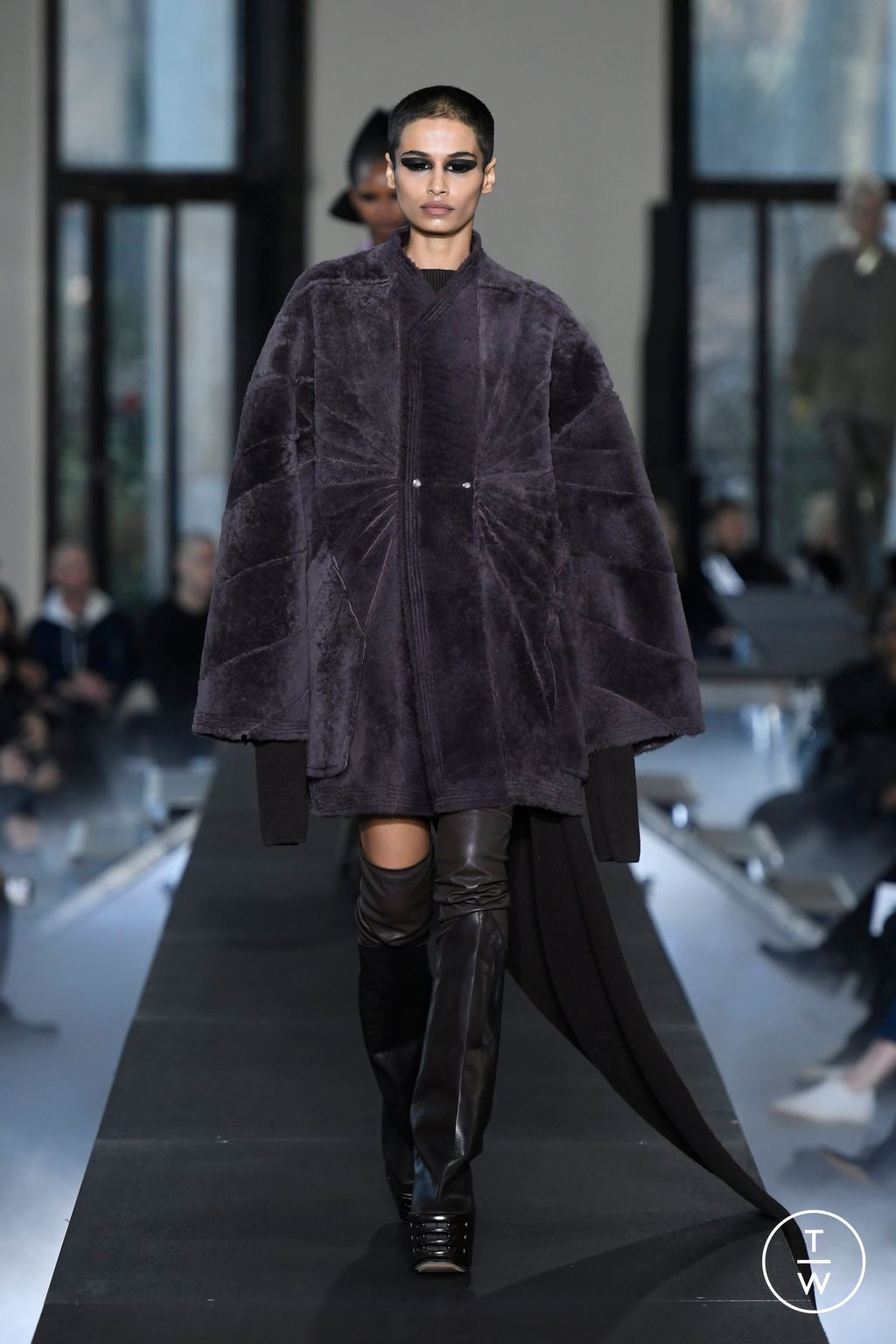 Fashion Week Paris Fall/Winter 2023 look 40 de la collection Rick Owens womenswear