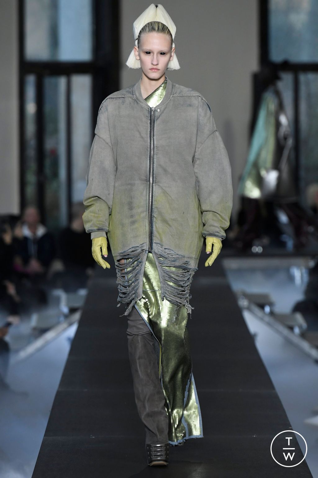 Fashion Week Paris Fall/Winter 2023 look 43 from the Rick Owens collection womenswear