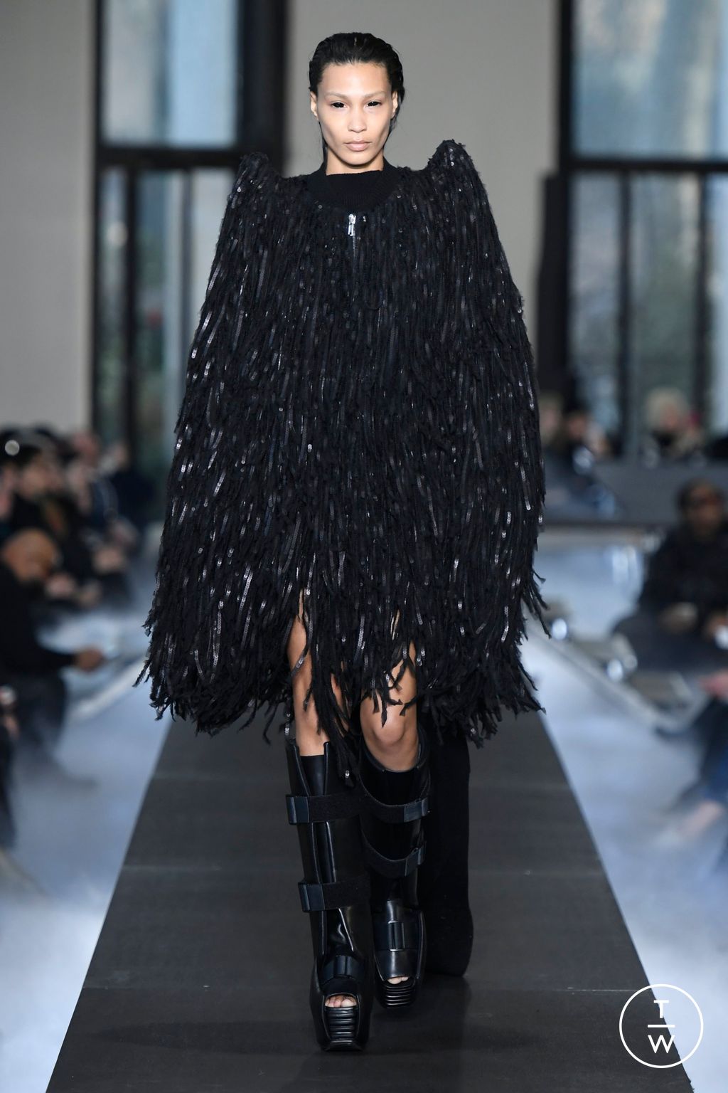 Fashion Week Paris Fall/Winter 2023 look 47 de la collection Rick Owens womenswear