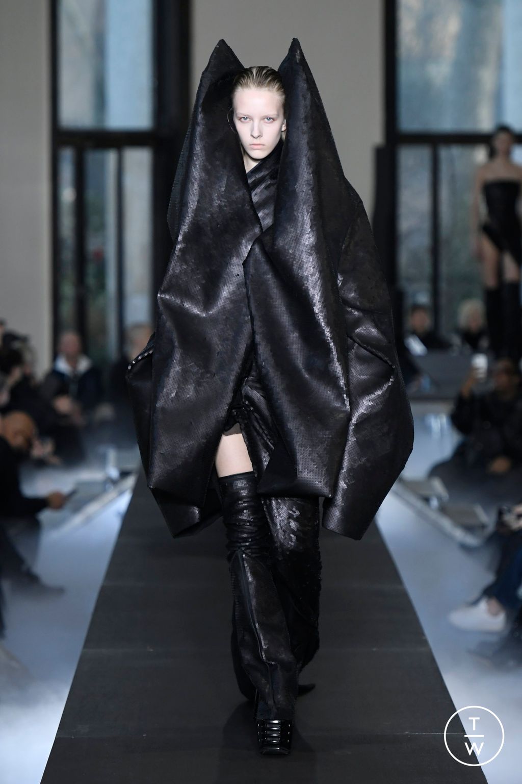 Fashion Week Paris Fall/Winter 2023 look 51 de la collection Rick Owens womenswear