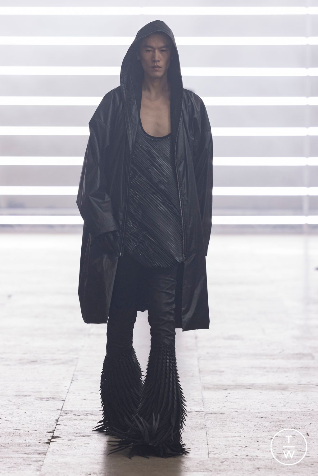 Fashion Week Paris Fall/Winter 2025 look 12 de la collection Rick Owens menswear