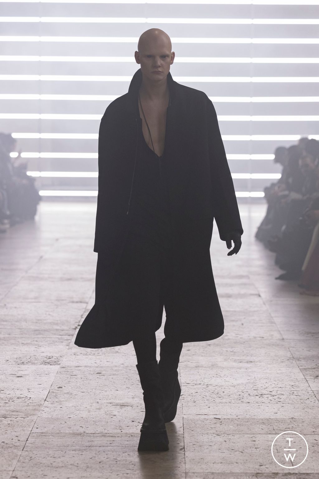 Fashion Week Paris Fall/Winter 2025 look 50 from the Rick Owens collection menswear