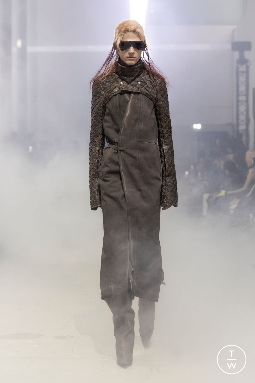 Fashion Week Paris Fall/Winter 2026 look 15 from the Rick Owens collection menswear