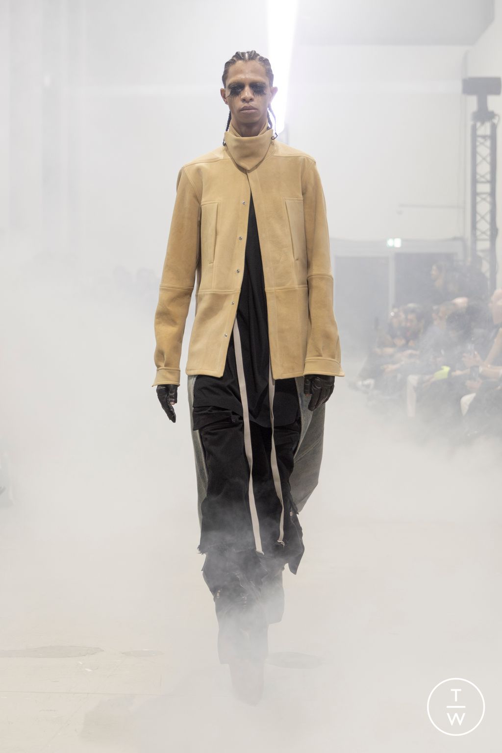 Fashion Week Paris Fall/Winter 2026 look 17 from the Rick Owens collection 男装