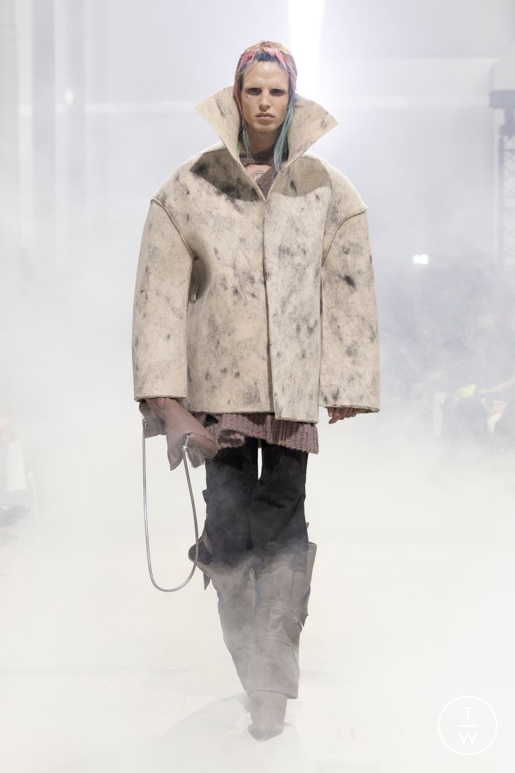 Fashion Week Paris Fall/Winter 2026 look 18 from the Rick Owens collection 男装