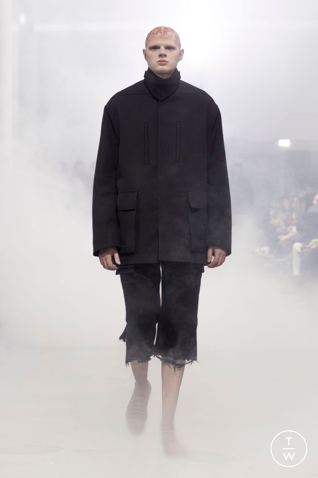 Fashion Week Paris Fall/Winter 2026 look 20 from the Rick Owens collection menswear