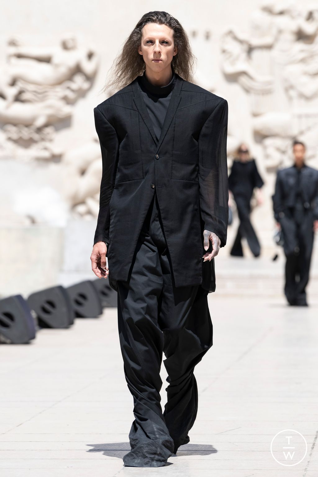 Fashion Week Paris Spring/Summer 2023 look 7 de la collection Rick Owens menswear