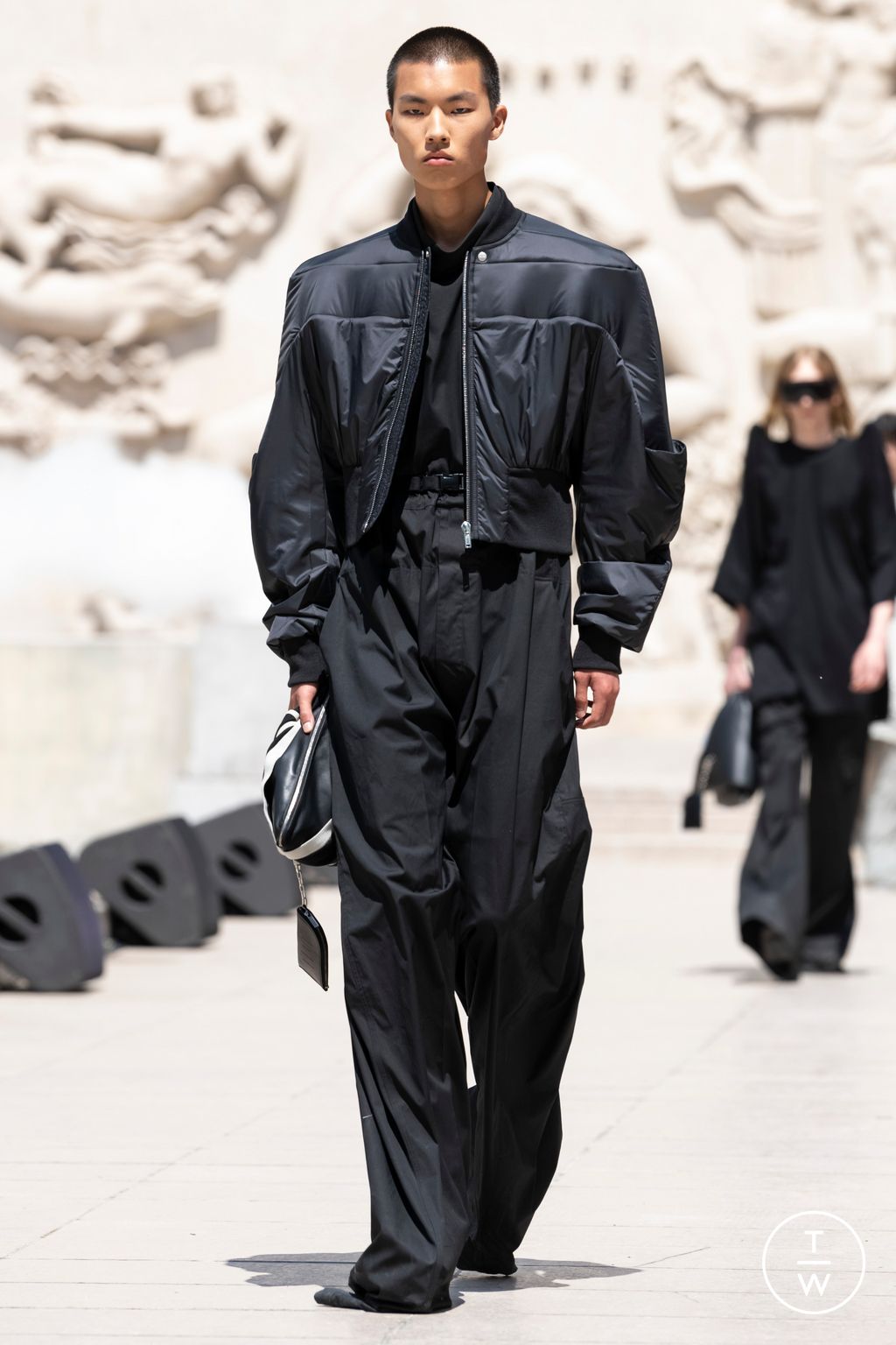 Fashion Week Paris Spring/Summer 2023 look 8 from the Rick Owens collection menswear