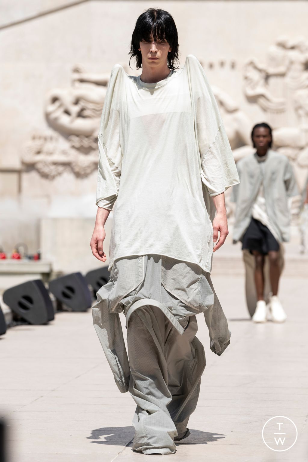 Fashion Week Paris Spring/Summer 2023 look 10 from the Rick Owens collection 男装
