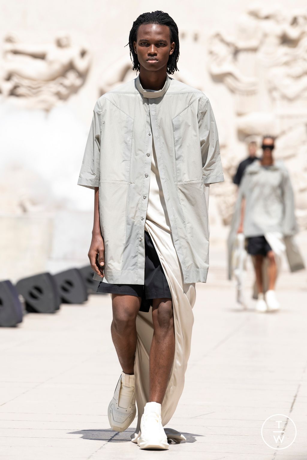 Fashion Week Paris Spring/Summer 2023 look 11 de la collection Rick Owens menswear