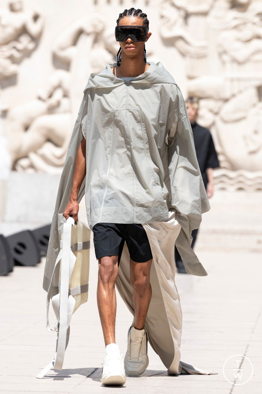 Fashion Week Paris Spring/Summer 2023 look 12 de la collection Rick Owens menswear