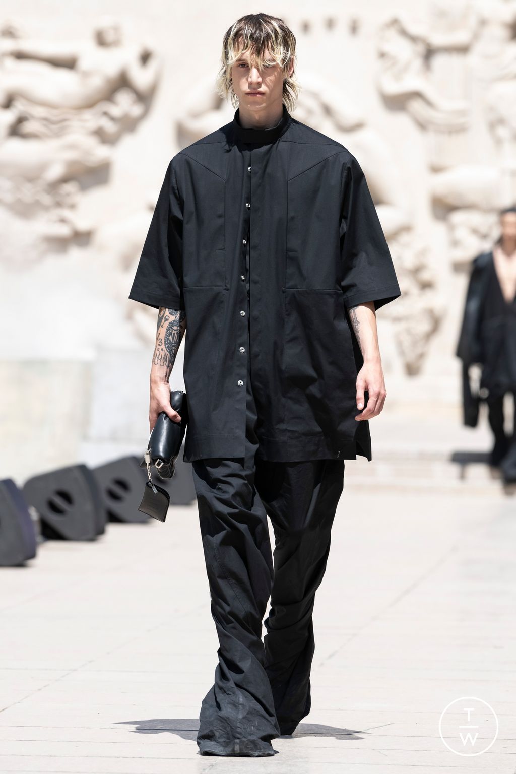 Fashion Week Paris Spring/Summer 2023 look 13 from the Rick Owens collection 男装