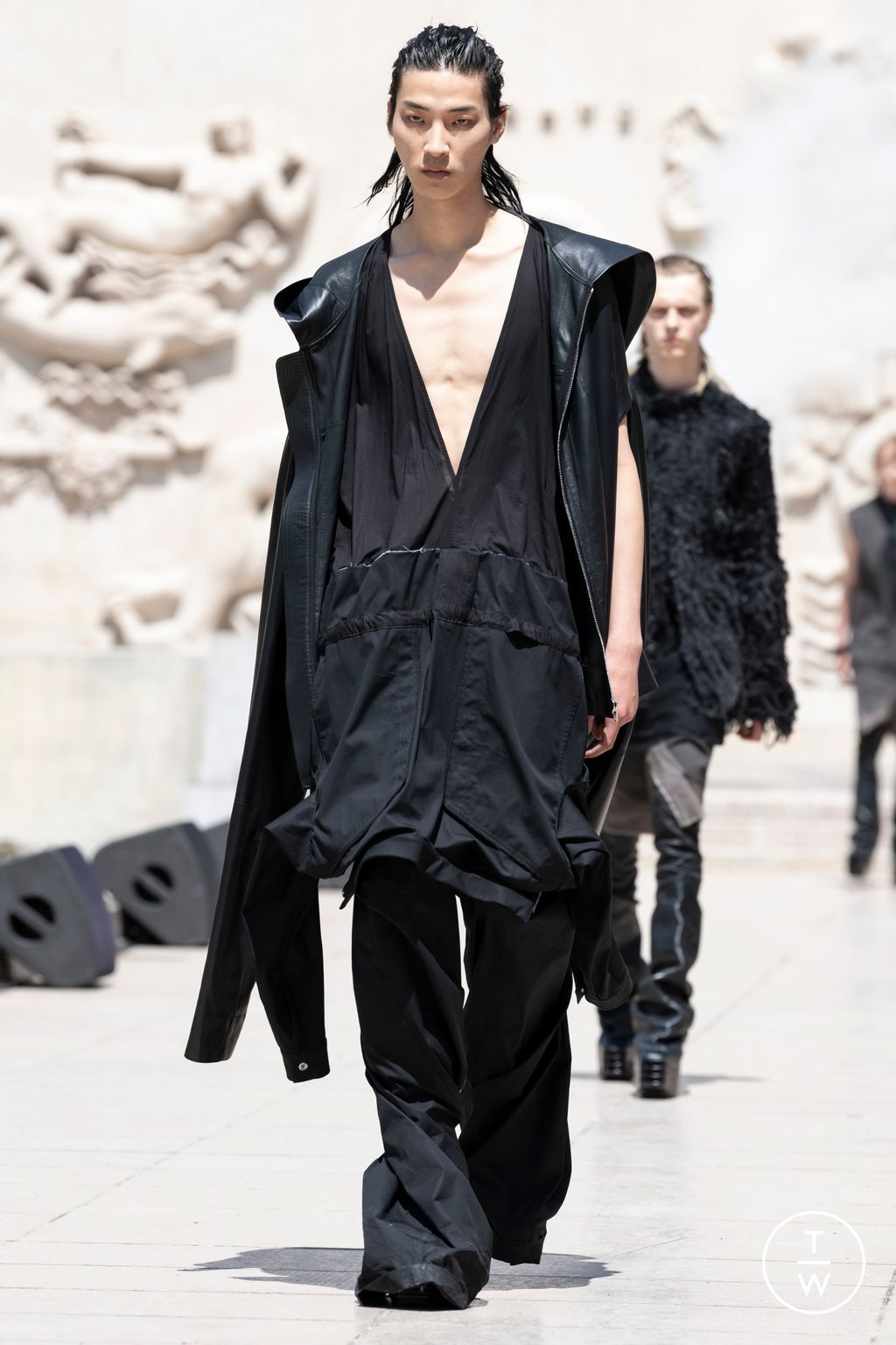 Fashion Week Paris Spring/Summer 2023 look 14 de la collection Rick Owens menswear