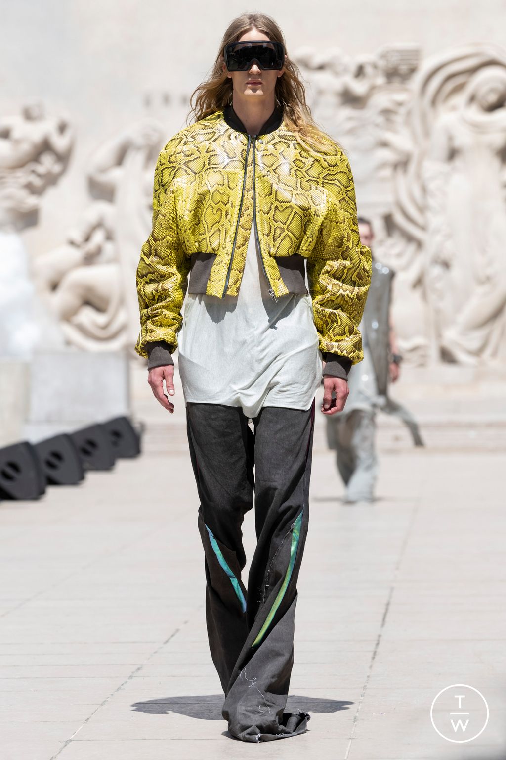 Fashion Week Paris Spring/Summer 2023 look 19 from the Rick Owens collection 男装