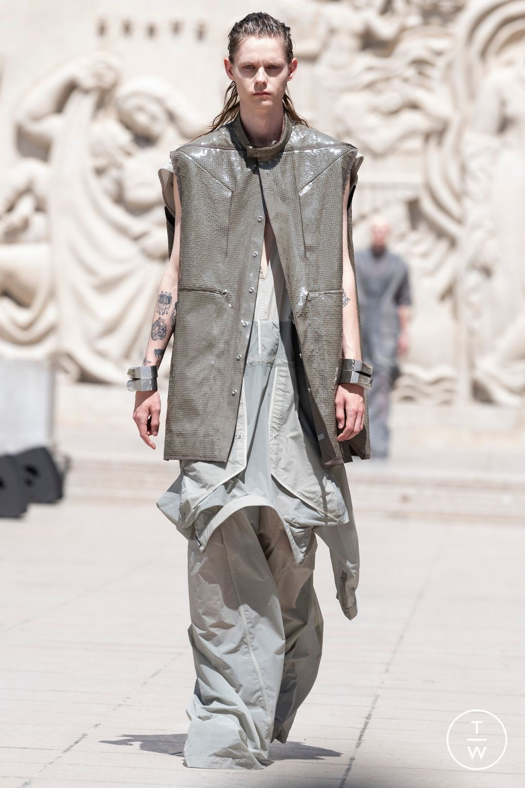 Fashion Week Paris Spring/Summer 2023 look 20 from the Rick Owens collection 男装