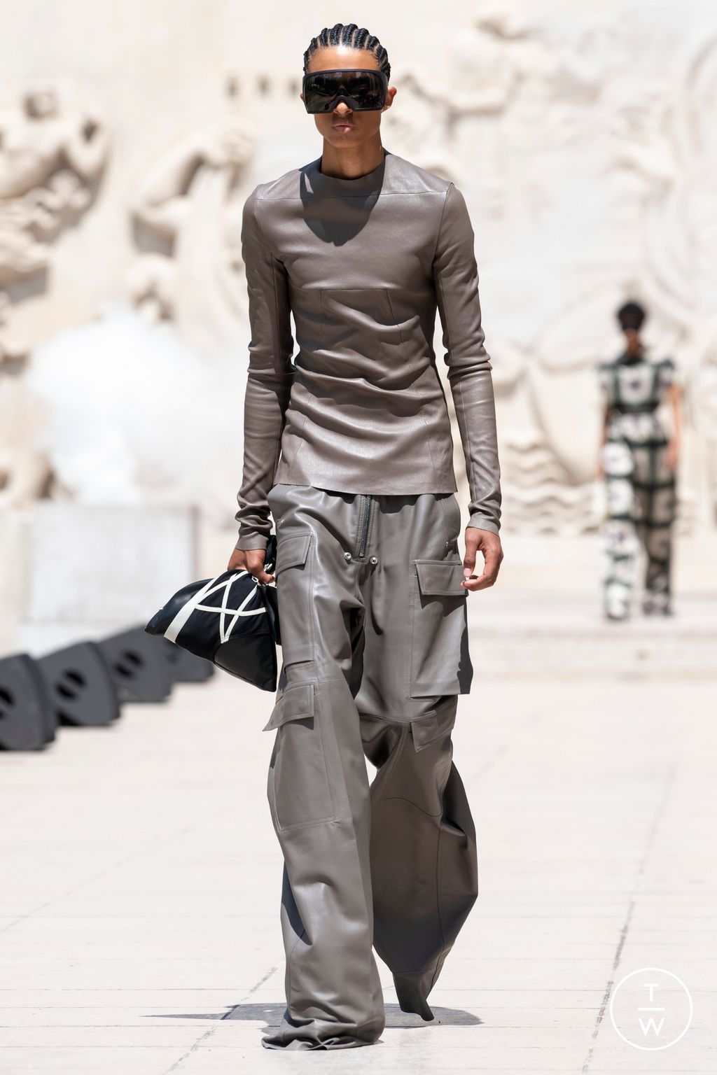 Fashion Week Paris Spring/Summer 2023 look 22 de la collection Rick Owens menswear