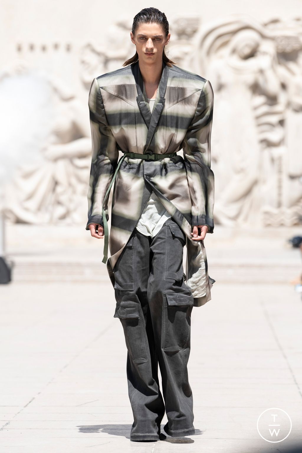 Fashion Week Paris Spring/Summer 2023 look 24 de la collection Rick Owens menswear