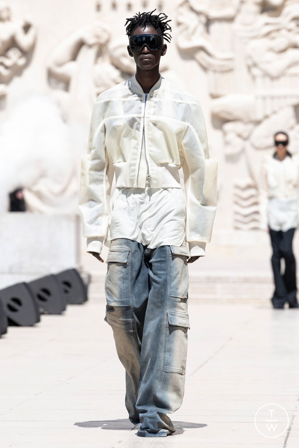 Fashion Week Paris Spring/Summer 2023 look 25 de la collection Rick Owens menswear