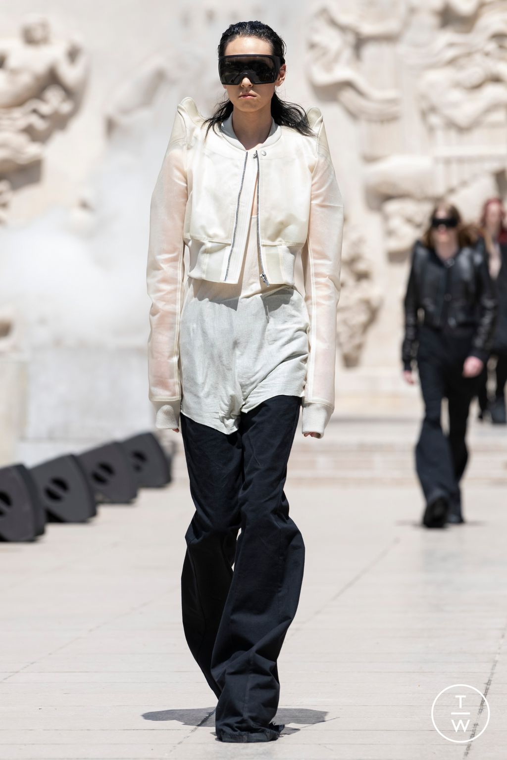 Fashion Week Paris Spring/Summer 2023 look 26 de la collection Rick Owens menswear