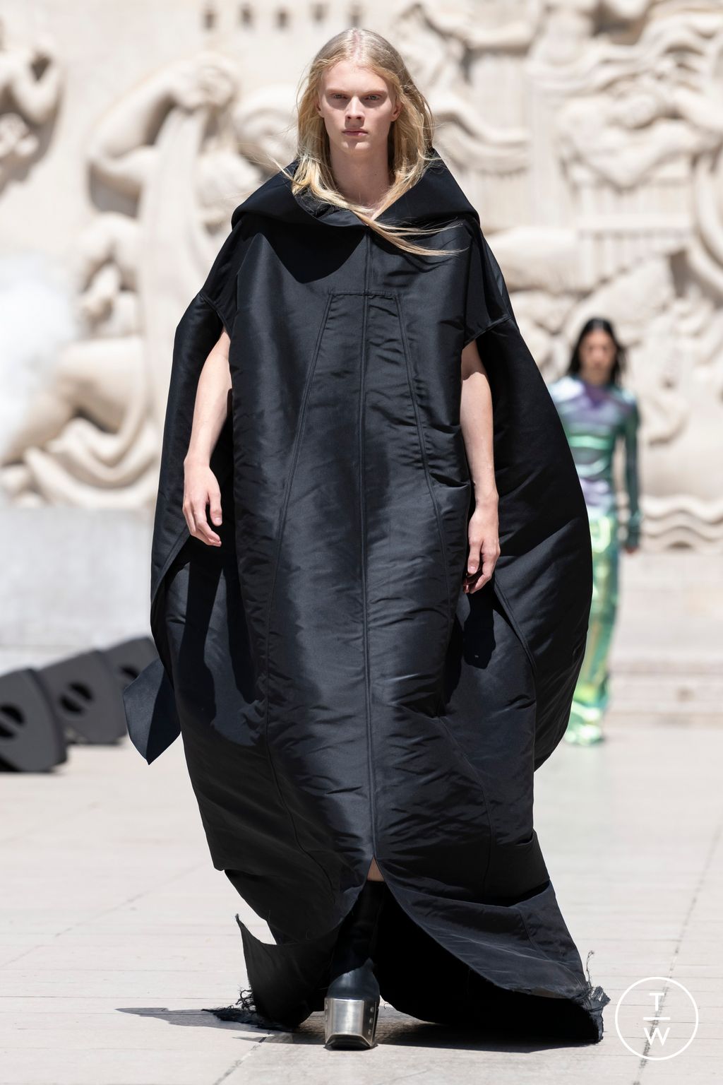 Fashion Week Paris Spring/Summer 2023 look 29 from the Rick Owens collection 男装