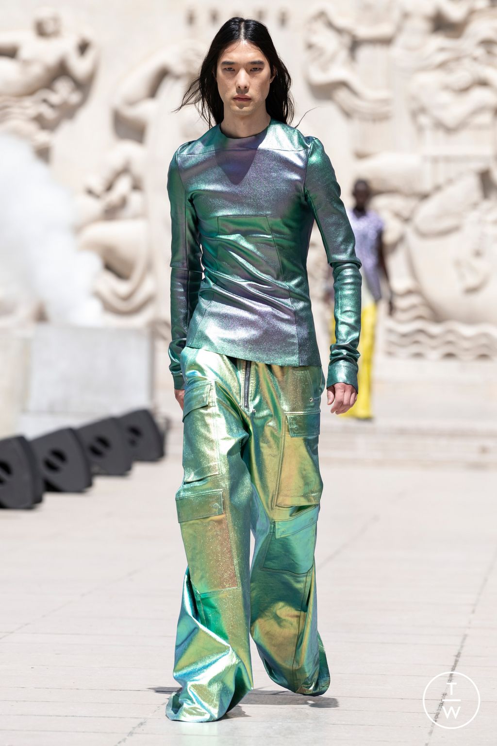 Fashion Week Paris Spring/Summer 2023 look 30 from the Rick Owens collection 男装