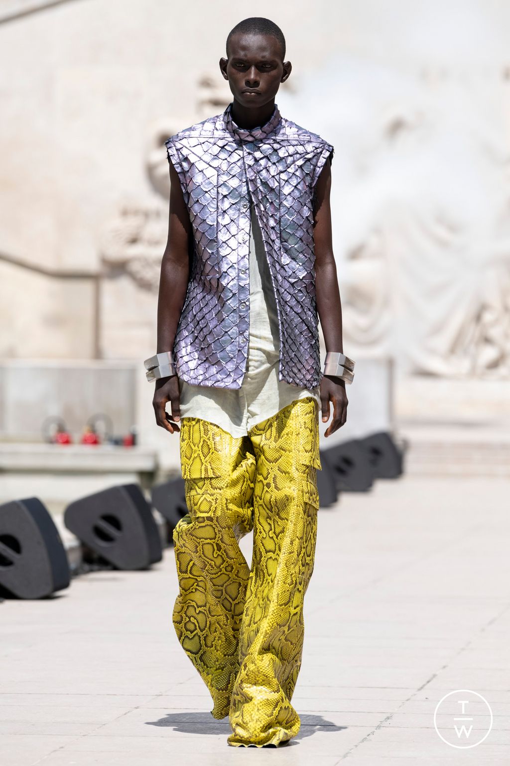 Fashion Week Paris Spring/Summer 2023 look 31 from the Rick Owens collection menswear