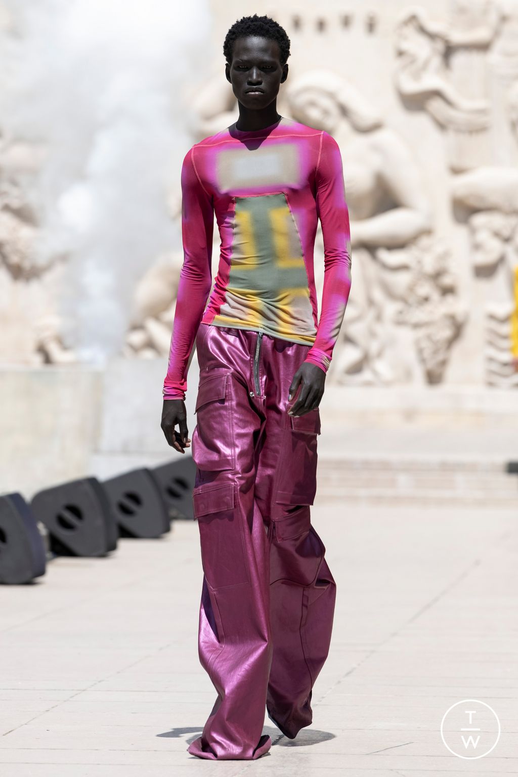 Fashion Week Paris Spring/Summer 2023 look 33 from the Rick Owens collection 男装