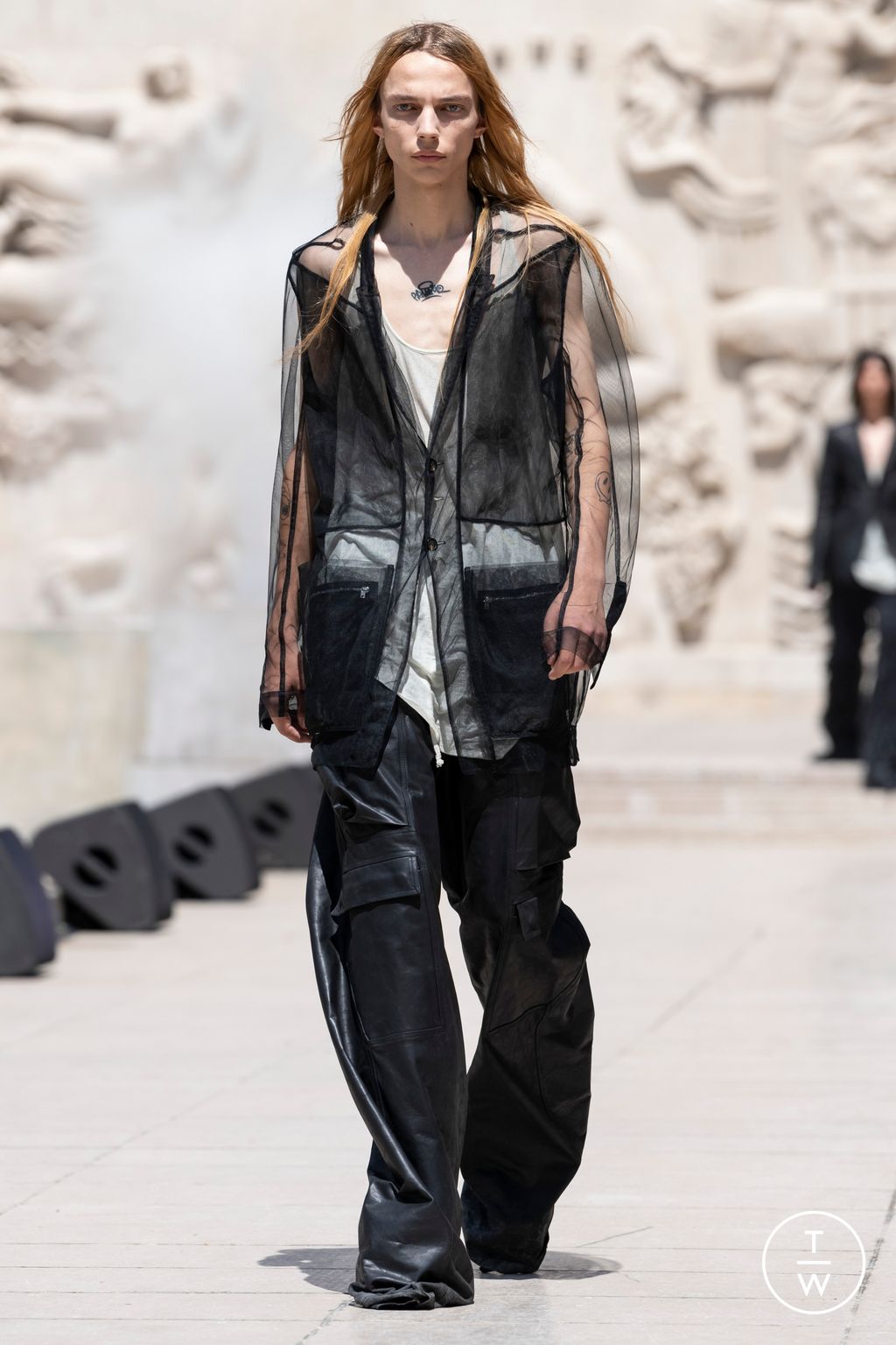 Fashion Week Paris Spring/Summer 2023 look 36 from the Rick Owens collection 男装