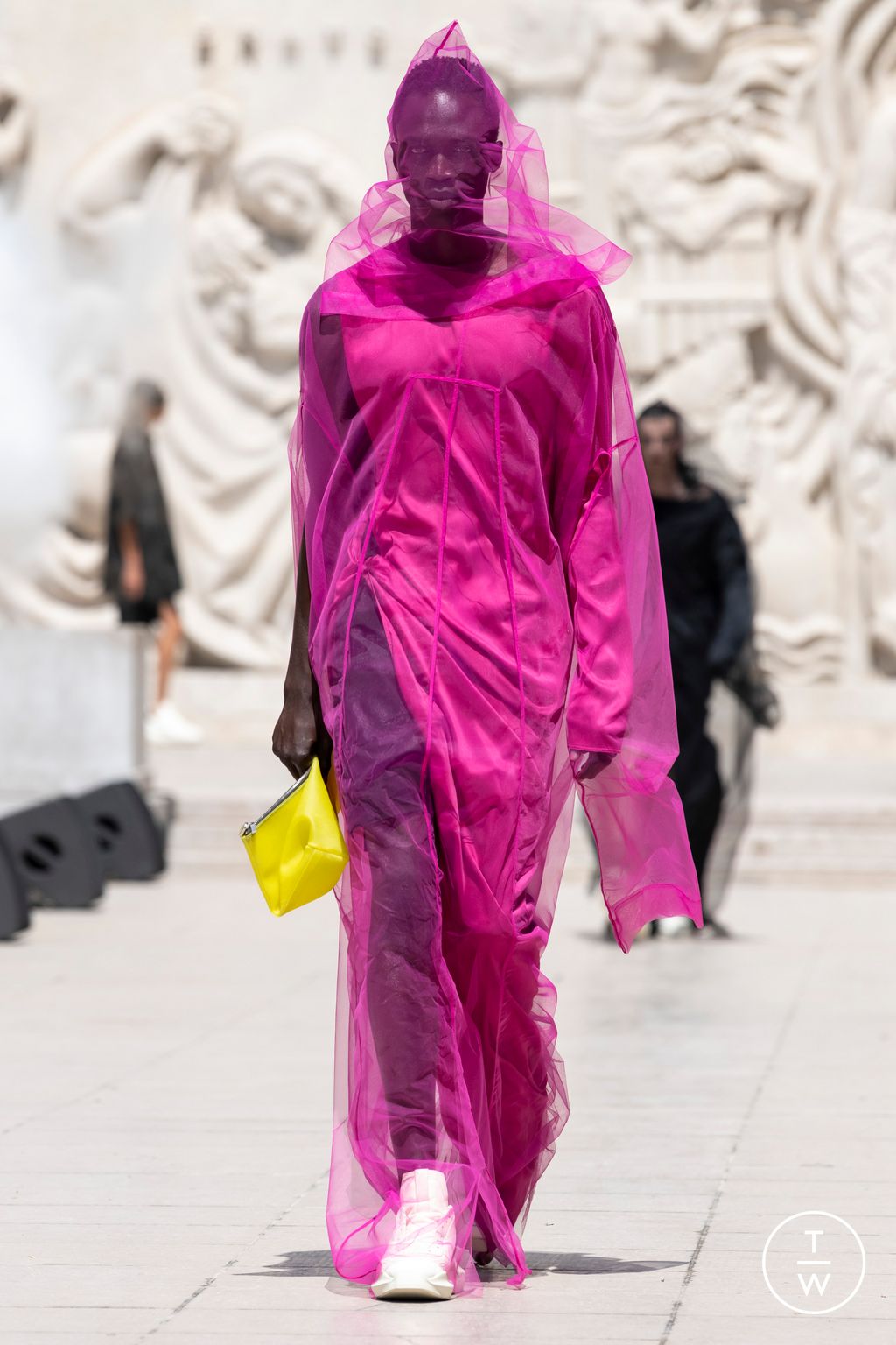 Fashion Week Paris Spring/Summer 2023 look 43 from the Rick Owens collection 男装