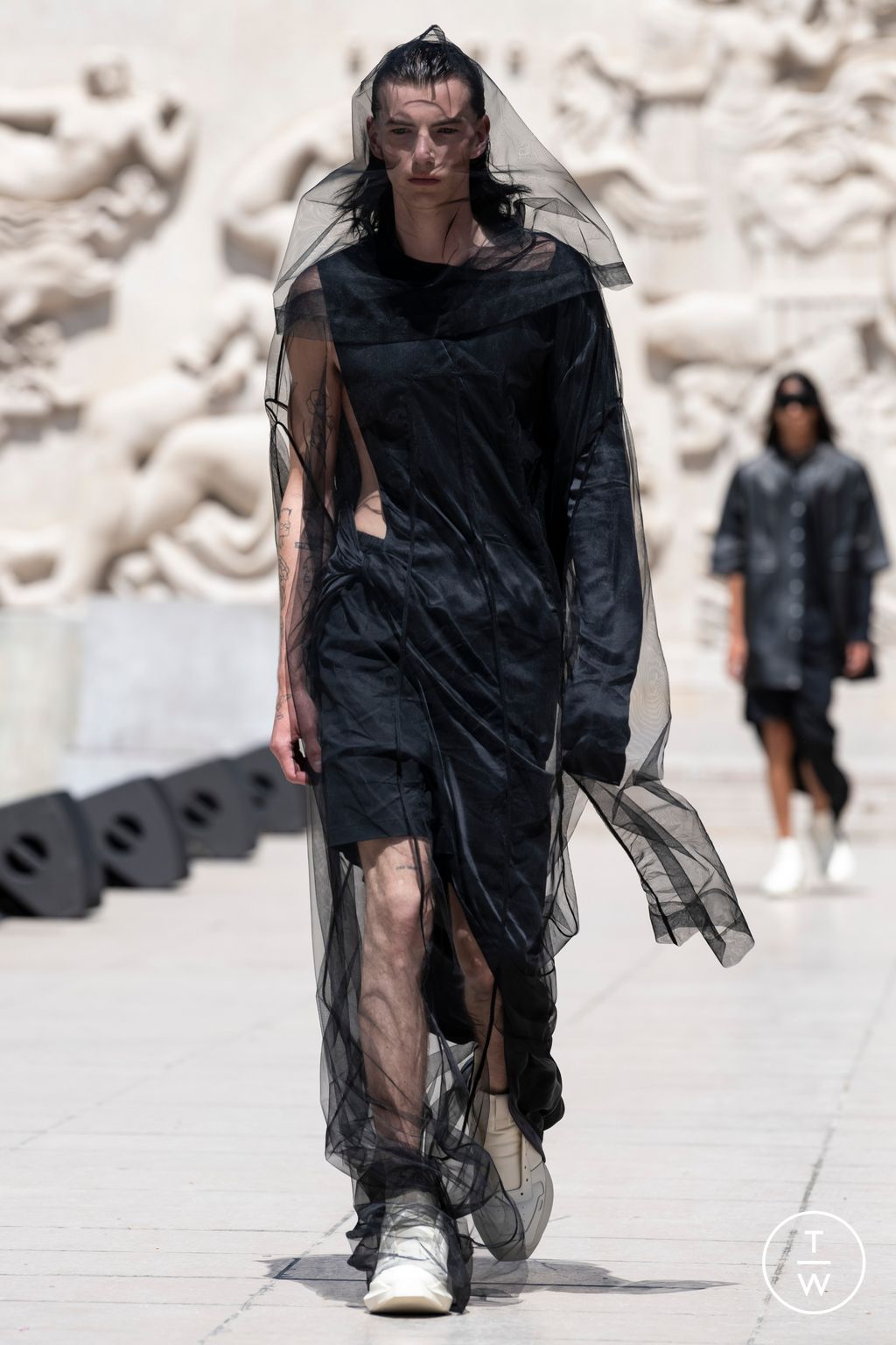 Fashion Week Paris Spring/Summer 2023 look 44 from the Rick Owens collection 男装