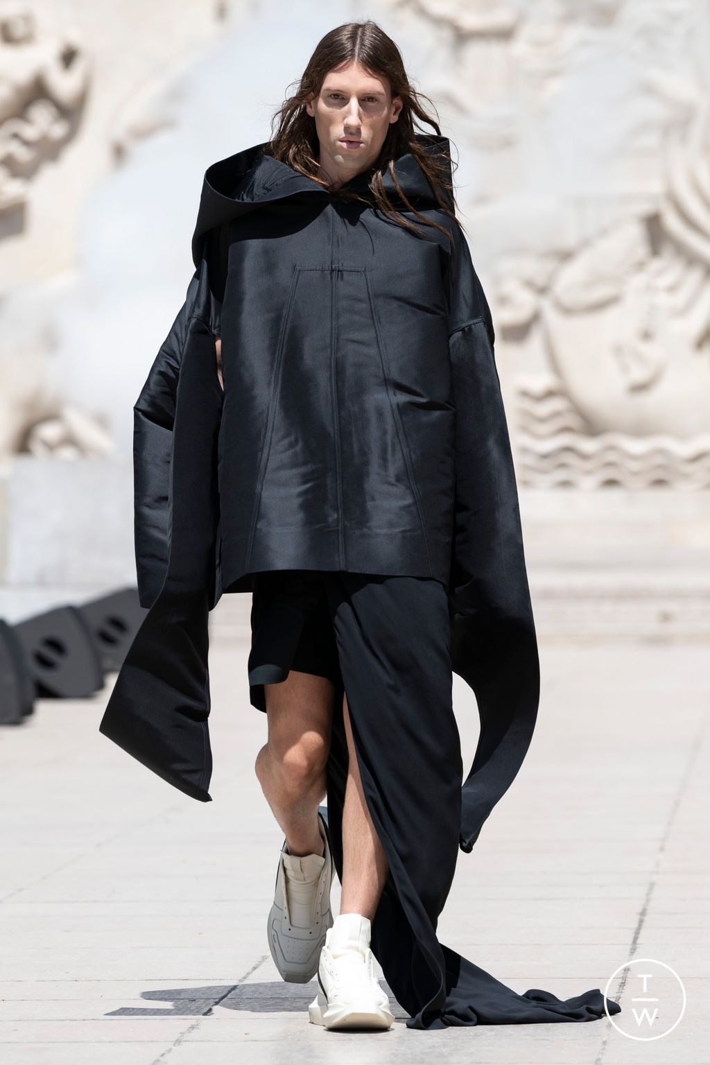 Fashion Week Paris Spring/Summer 2023 look 46 from the Rick Owens collection 男装