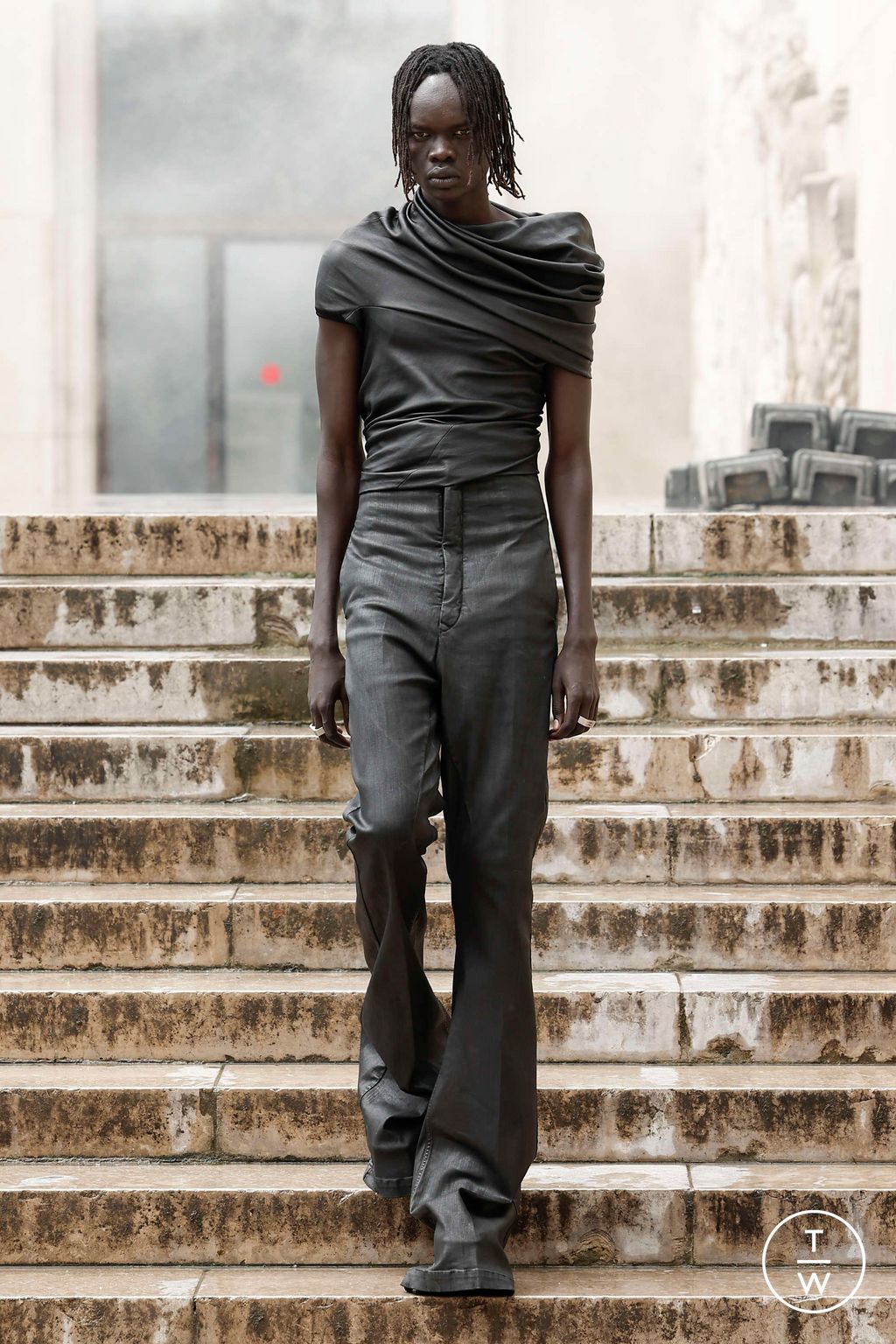 Fashion Week Paris Spring/Summer 2024 look 3 de la collection Rick Owens menswear