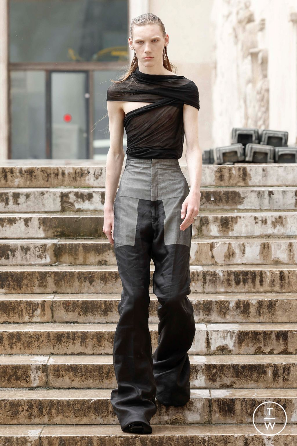 Fashion Week Paris Spring/Summer 2024 look 4 from the Rick Owens collection menswear