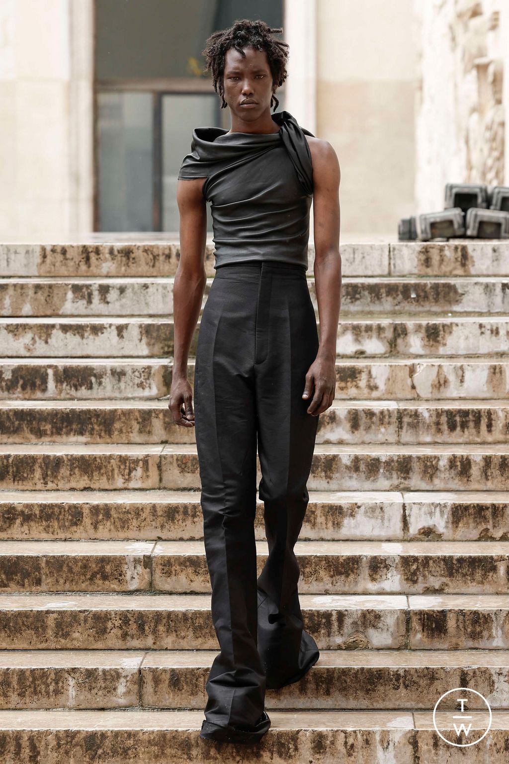 Fashion Week Paris Spring/Summer 2024 look 5 from the Rick Owens collection menswear