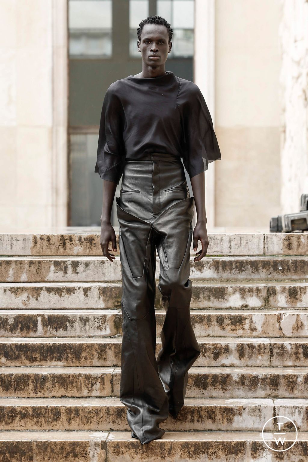 Fashion Week Paris Spring/Summer 2024 look 6 de la collection Rick Owens menswear