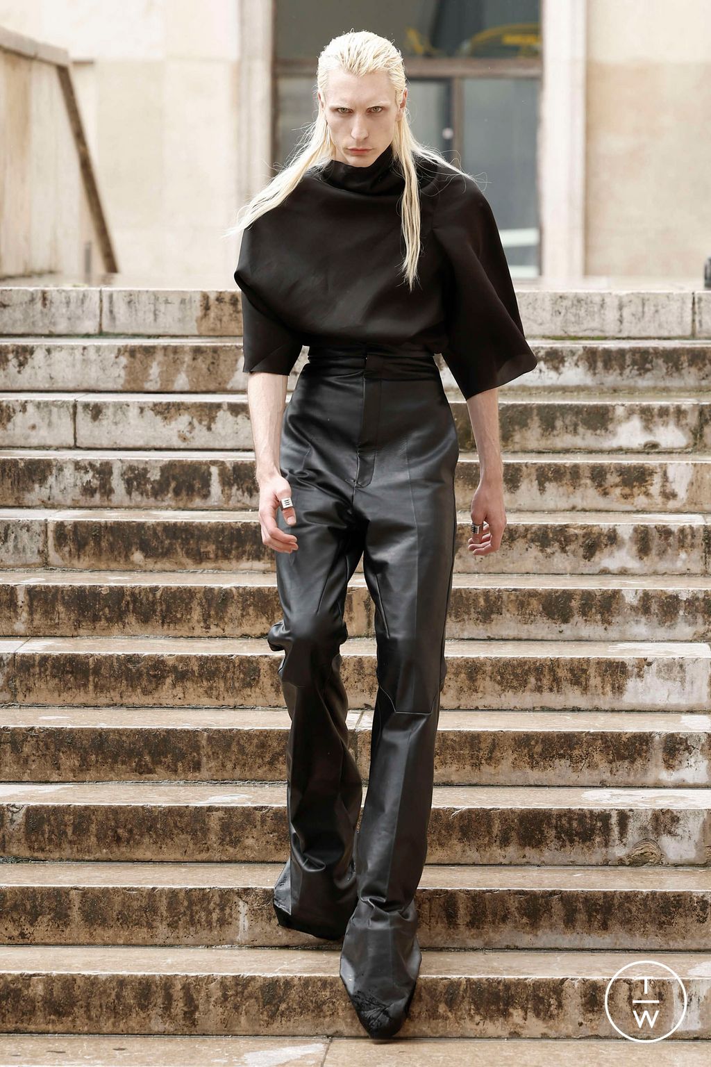 Fashion Week Paris Spring/Summer 2024 look 8 from the Rick Owens collection 男装