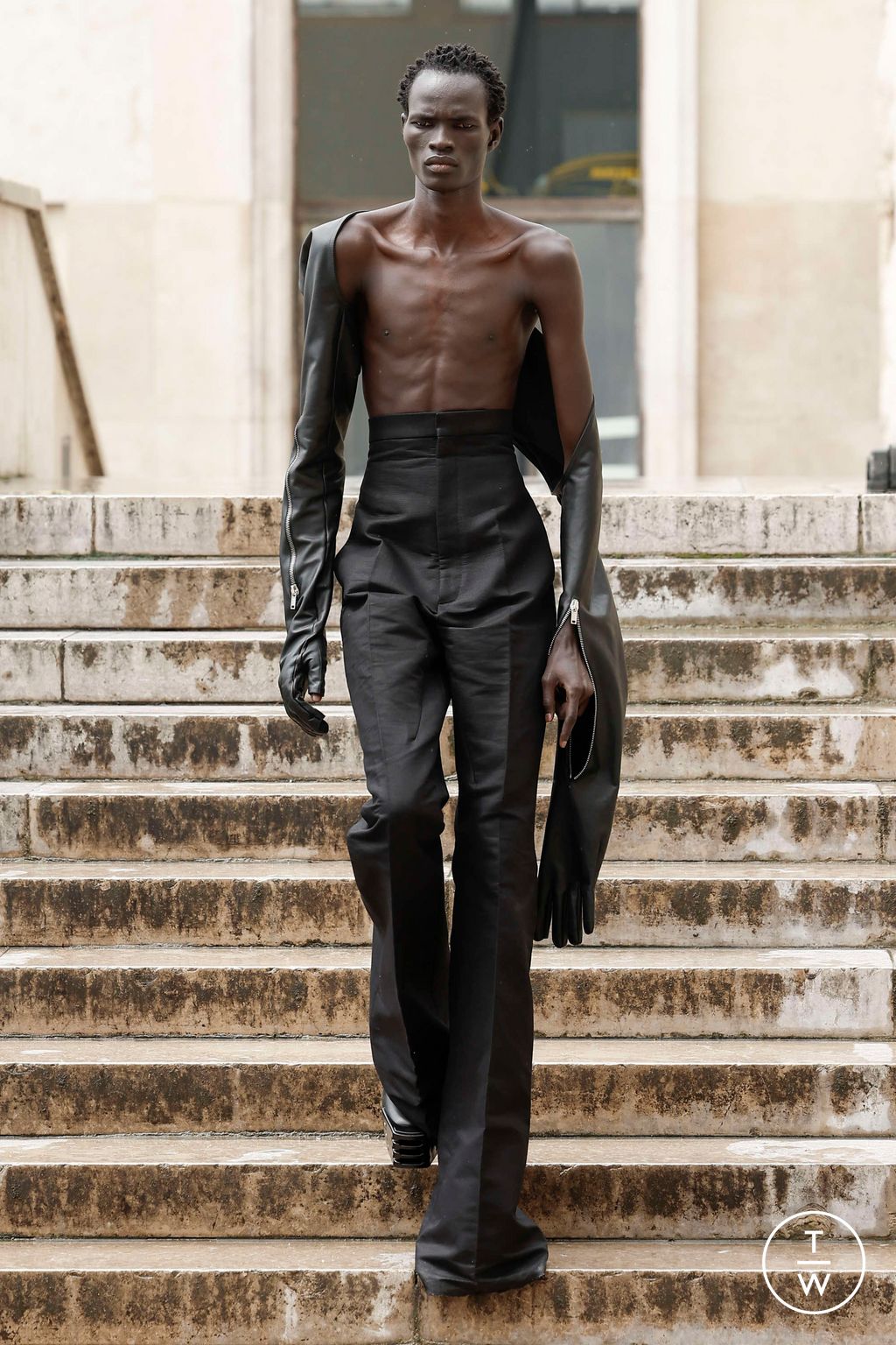 Fashion Week Paris Spring/Summer 2024 look 9 from the Rick Owens collection menswear